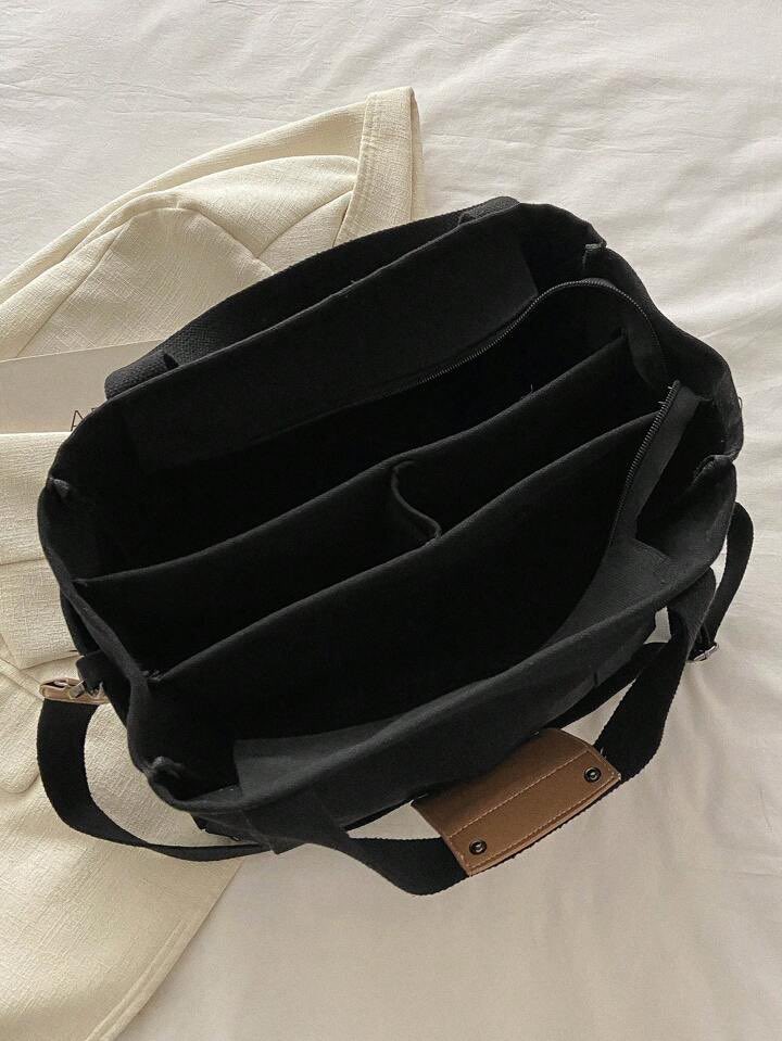 Le sac parfait pour tout transporter avec style.
Pratique, minimaliste et chic.
Canvas tote bag🖤 disponible.
.
#Tgtwittos