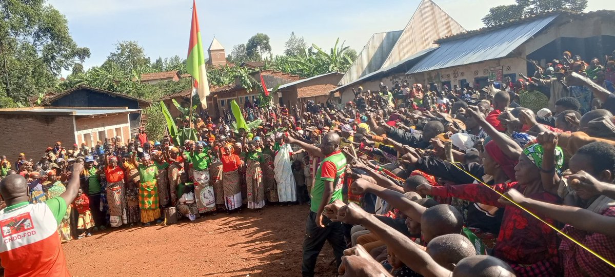 CnddFddButanyer's tweet image. #Kayanza 10.03.2026. Isaha 6h30. Umunyamabanga w'umugambwe #CnddFdd muri komine #kayanza arikumwe n'icegera c'iwe bishikiye kumitumba itanu yo muri zone #Muruta  kuraba uko inama nshingiro zipanze.Aho abasaba gushinga Ingo cumi buri nama nshingiro.