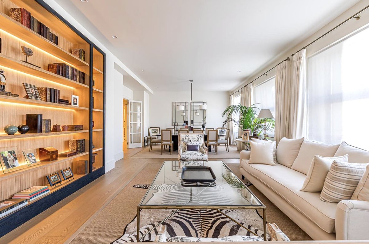 VENTA. MADRID. La casa familiar por excelencia. Un espacio para cada momento del día. Reformada con excelentes calidades en ubicación imbatible en un elegante edificio art déco de los años 30. ¿Te imaginas vivir aquí?
thesibarist.com/es/propiedades…
