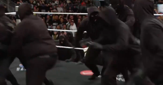 ImQronik's tweet photo. THATS DEFINITELY SETH ROLLINS!!!! https://t.co/HX1e5Hw30V