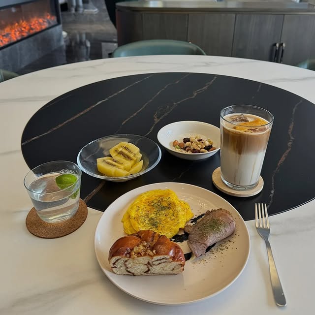 EllieM_95's tweet photo. Nothing beats waking up to fresh coffee and a nice spread on the table🏡☕ https://t.co/DcHDhROJxI