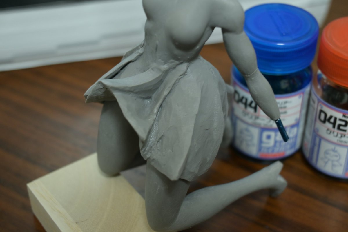 MynkFigure's tweet photo. 自作フィギアに向け🫠
Season13

題材📝　初音ミク　　٩(๑´3｀๑)۶
材料📝　スカルピー　٩(๑´3｀๑)۶

6夜目🌛
スカート部分を製作中🫠
風に吹かれているイメージ…
コツコツ進めます٩(๑´3｀๑)۶
それでは…🌛 https://t.co/at3NxuaprC