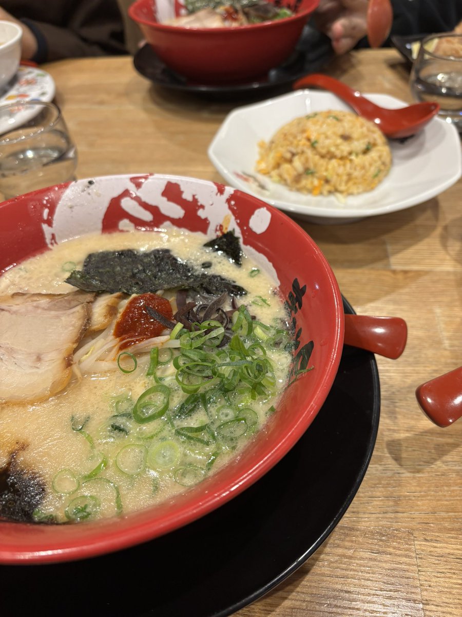 miyou217's tweet photo. w卒業式のお祝いご飯はらめん🍜
#まこと屋 https://t.co/i0nr6MMIhK