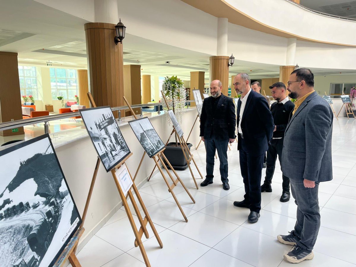 bayu_kutuphanee's tweet photo. Kütüphanemizde ev sahipliği yaptığımız 'Kop Savunması Fotoğraf Sergisi', Sayın Rektörümüz Prof. Dr. Mutlu TÜRKMEN tarafından onurlandırılmıştır. Tarihi mirasımıza gösterdikleri kıymetli ilgi ve teşriflerinden dolayı kendilerine şükranlarımızı sunarız.
@MutluTurkmen @Bayburtedu https://t.co/R7LCw0qKbK