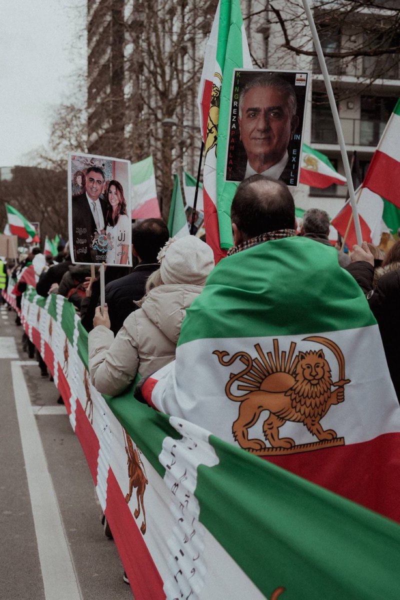 Mozho_M's tweet image. Absolutely yes 
Despite differences in language, tribe, or ethnicity, we stand together behind Crown Prince Reza Pahlavi, the only legitimate leader of Iran. One nation, one voice. The free world must support @PahlaviReza and the Iranian people.
#KingRezaPahlavi #UnityForIran