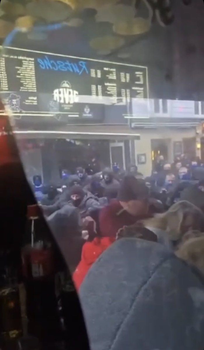 feelix51's tweet photo. Suche noch Tickets gegen den schlägertrupp aus Hamburg falls die Rentner diesmal Hilfe brauche. Einfach anschreiben bitte. @KoelnerBoerse https://t.co/1REr29vUur