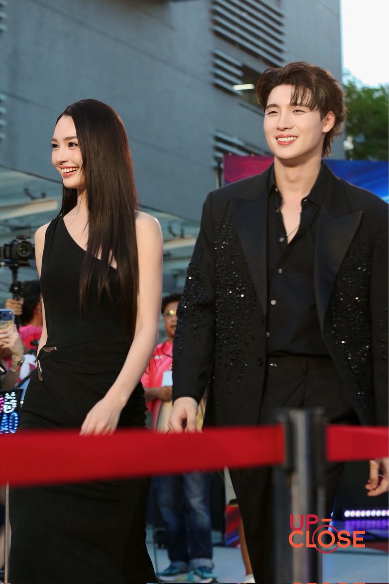 Theupclose's tweet image. มินท์ - มีน จาก ละครโทษฐานที่รักเธอ เตรียมลงจอปีนี้ ทางช่อง 3

MINT CH3 X SIAM PARAGON 
MEAN CH3 X SIAM PARAGON

#Mintranch #MeanPhiravich 
#งาน56ปีช่อง3xSiamParagon 
#แถลงข่าว56ปีช่อง3