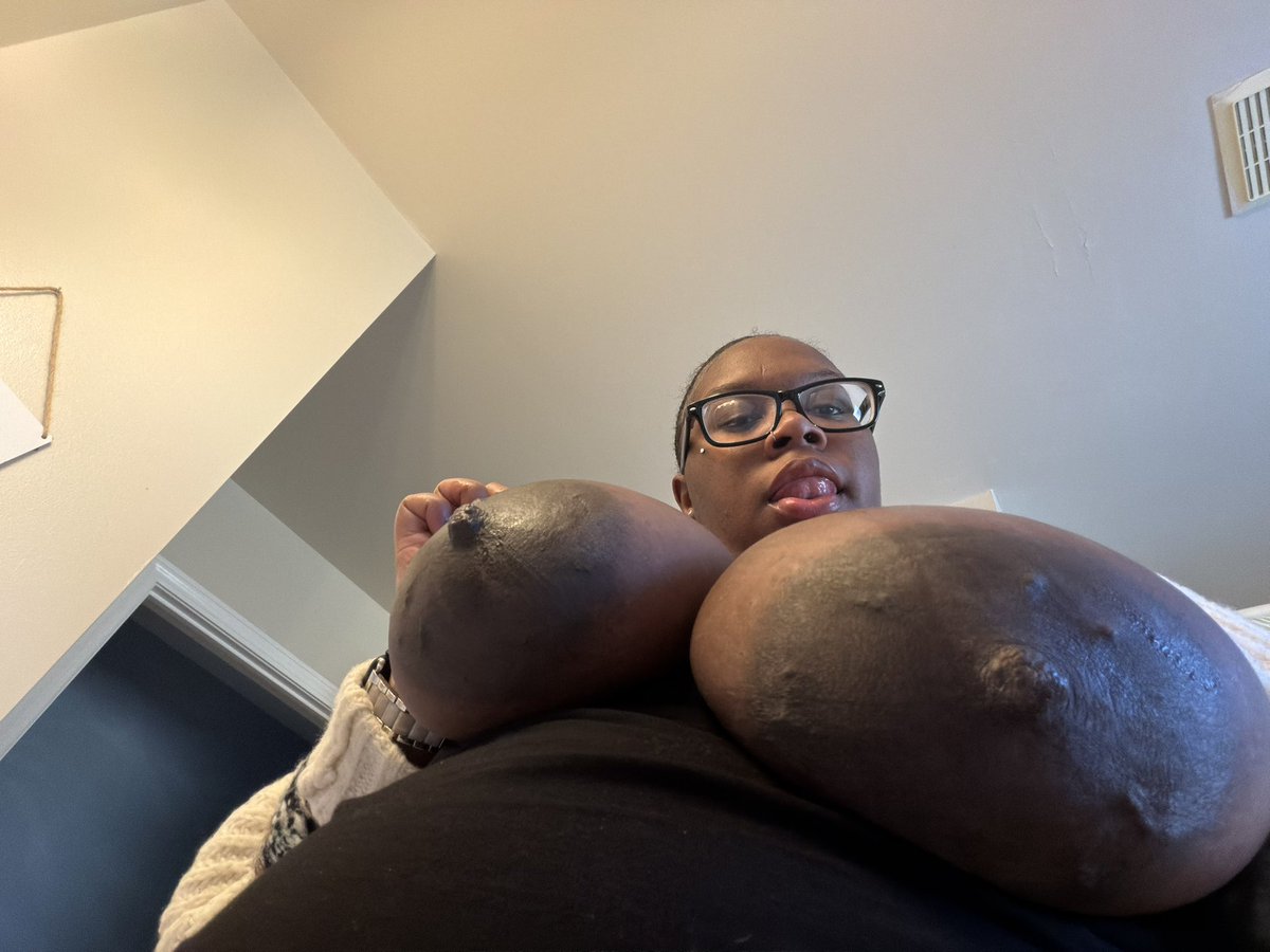 Neck Neck 🤤💦 tweet media