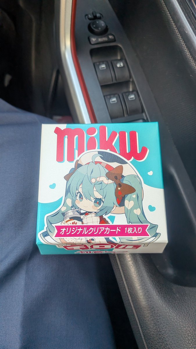 MK39240804's tweet photo. ドン・キホーテで買えたよ
#初音ミク 
＃チロルチョコ https://t.co/BXOgqxQCzy