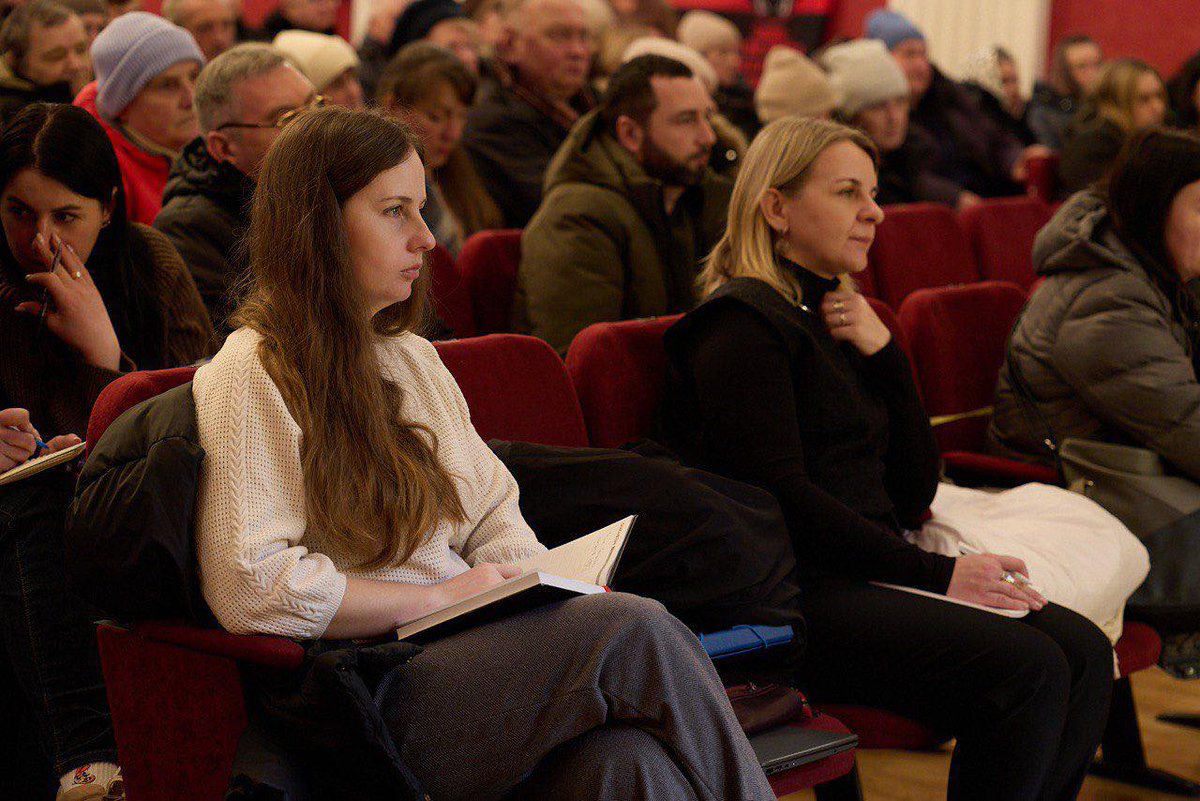 RedCrossUkraine's tweet photo. 📄 In February, the Ukrainian Red Cross Restoring #FamilyLinks team supported 300+ families of missing persons &amp; detainees in #Zhytomyr and other regions. Guidance, consultations, and dialogue with authorities help families find answers and hope. #MissingPersons #TracingService https://t.co/DJq92GKtbz