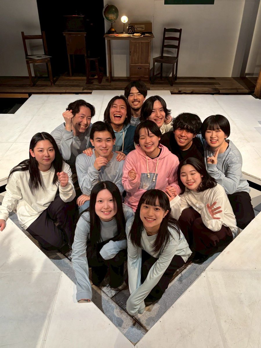 末吉卒研終わりました！
本当に楽しかった2ヶ月間でした！
末永さんと大吉さんのお二人の、作る作品に参加できて楽しかったです
お二人から生じ、継がれた熱は確かに僕を熱くさせてくれました
役者の皆さん、スタッフの皆さん、そしてなによりみに来てくださった皆様へ改めて感謝！