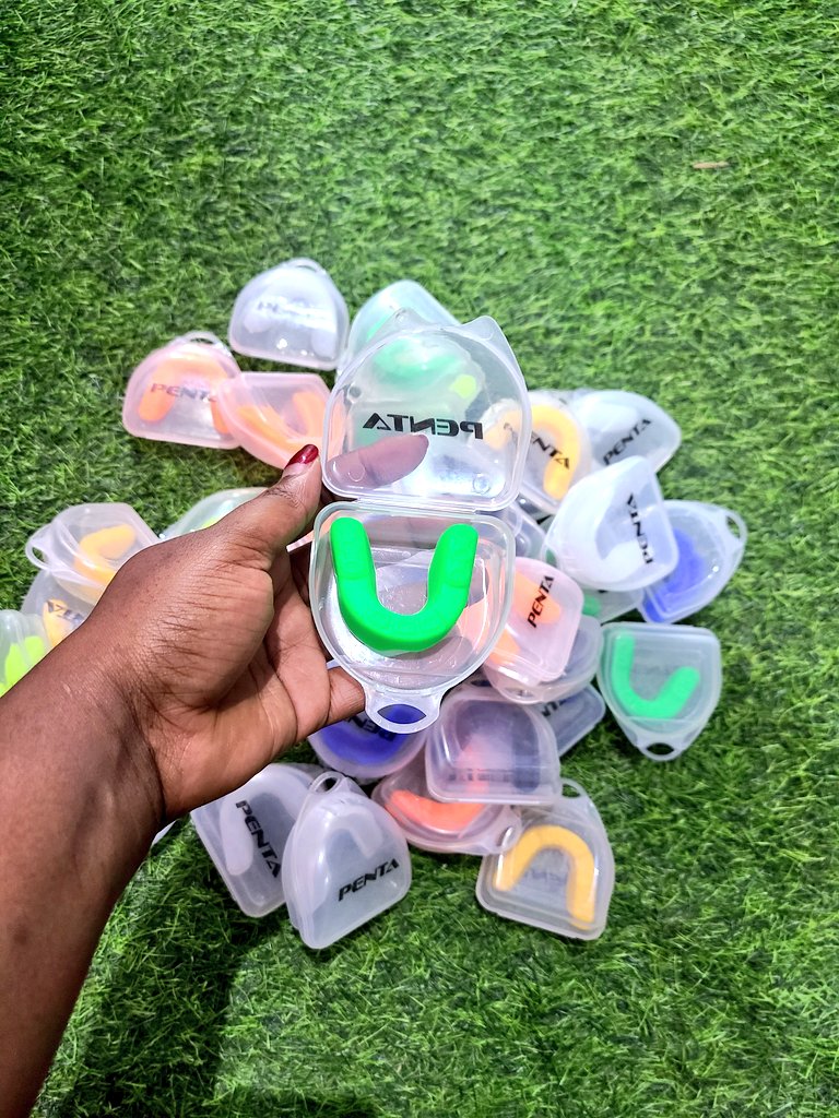 SportsVille22's tweet photo. Safety is paramount. 

Get yourself a mouth guard at only 15k 

📍 Ntinda–Kiwatule Rd
📞 0703-677-908
🚚 Delivery at a cost 
#VisitSportsVille https://t.co/tuZ8tgrOoJ