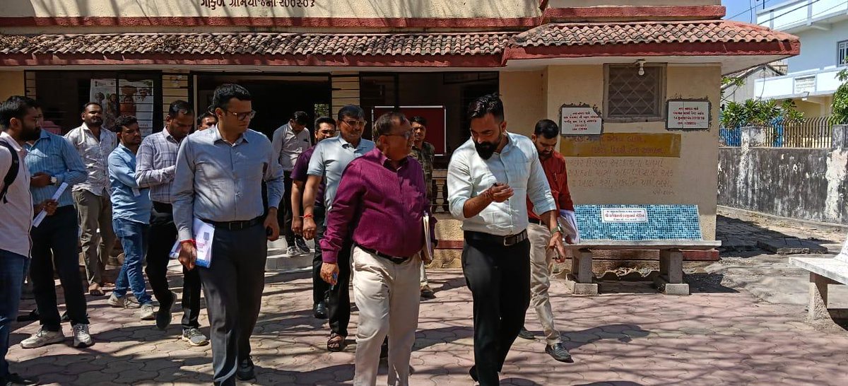 આજ રોજ પીએમ એવોર્ડ (PM AWARD) ટીમ દ્વારા બરવાળાના નાવડા ગામની મુલાકાત લેવામાં આવી. <a href="/CMOGuj/">CMO Gujarat</a> <a href="/Collectorbotad/">Collector & DM Botad</a> <a href="/InfoBotadGoG/">Info Botad GoG</a> <a href="/InfoGujarat/">Gujarat Information</a>