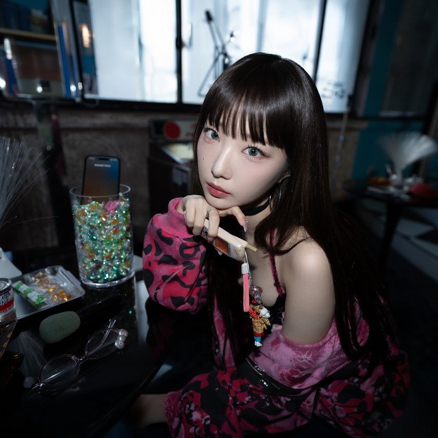 loona archives tweet media