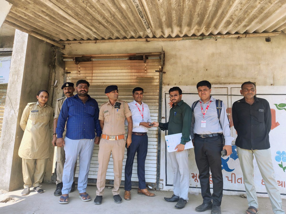 તા.૦૯/૦૩/૨૦૨૬ ના રોજ માન.જિલ્લા મેજિસ્ટ્રેટ સાહેબના હુકમ મુજબ સિક્યોર્ડ એસેટનો કબ્જો સંભાળી યુનિયન બેન્ક જૂનાગઢના ઓથોરાઈઝ્ડ ઓફિસરને સોંપવામાં આવ્યો.<a href="/CMOGuj/">CMO Gujarat</a> <a href="/revenuegujarat/">Revenue Dep. Gujarat</a> <a href="/InfoGujarat/">Gujarat Information</a> <a href="/collectorjunag/">Collector Junagadh</a> <a href="/esdmkeshod/">ASSISTANT COLLECTOR & SDM KESHOD</a> <a href="/InfoJunagadhGoG/">Info Junagadh GoG</a>