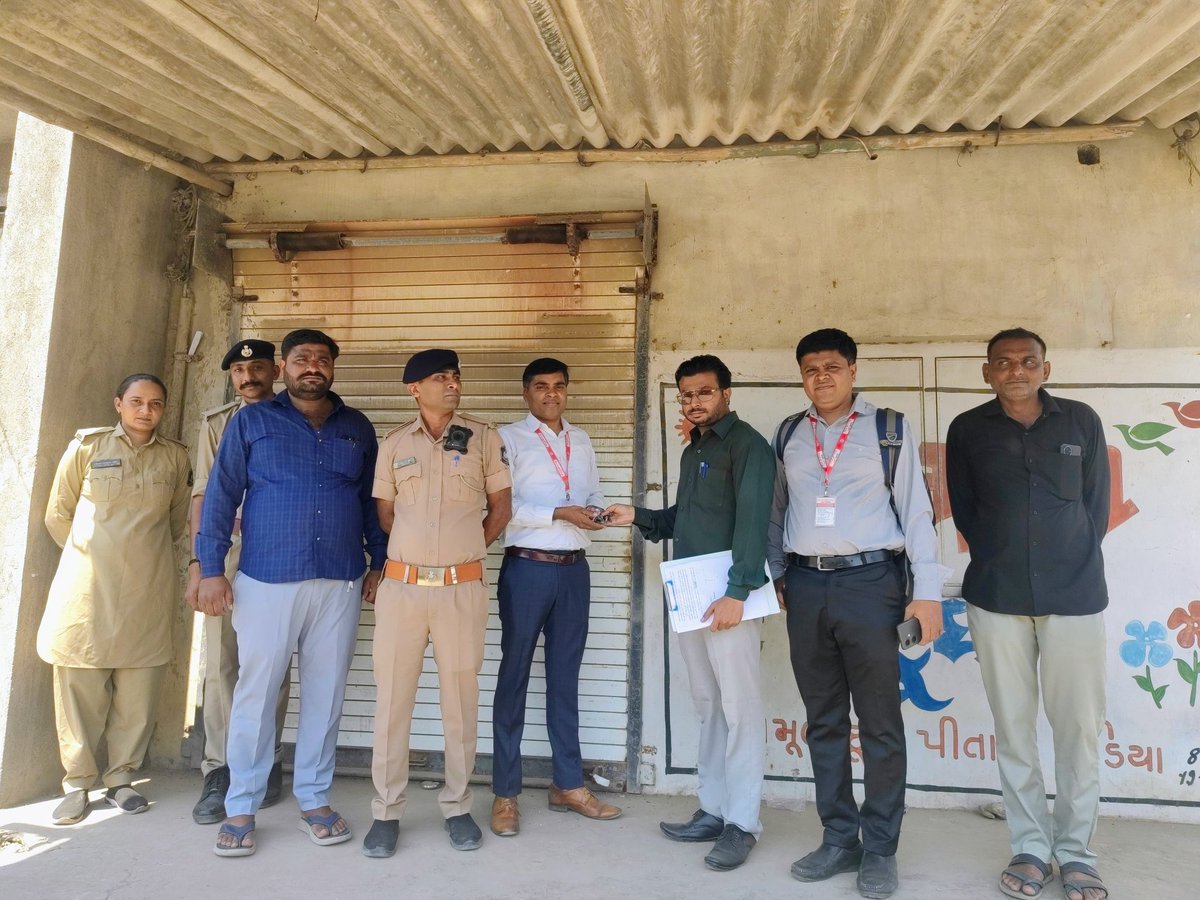mammangrol12's tweet photo. તા.૦૯/૦૩/૨૦૨૬ ના રોજ માન.જિલ્લા મેજિસ્ટ્રેટ સાહેબના હુકમ મુજબ સિક્યોર્ડ એસેટનો કબ્જો સંભાળી યુનિયન બેન્ક જૂનાગઢના ઓથોરાઈઝ્ડ ઓફિસરને સોંપવામાં આવ્યો.@CMOGuj @revenuegujarat @InfoGujarat @collectorjunag @esdmkeshod @InfoJunagadhGoG https://t.co/SwIbCgyPLk