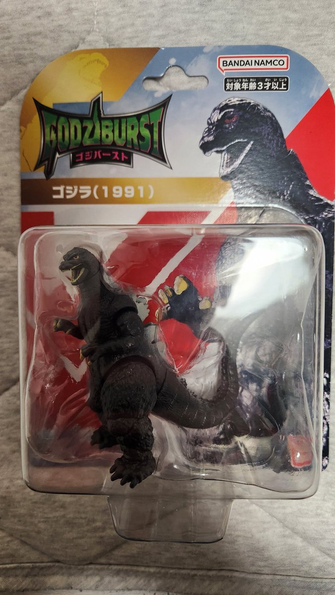 MyHobby310's tweet photo. ゴジバーストで凄いのがあったので思わず購入！！

ゴジラ1991の顔の形が微妙でデスゴジの顔と入れ替えて目を塗り直そうかとも考えてところ、なんと！デスゴジ顔の1991が！まさに理想形！
エラー品なのかな？

参考に比較の通常顔(目はリペイント)の1991とデスゴジ

 #ゴジバースト #ゴジラ #Godzilla https://t.co/BVwXPOau6q