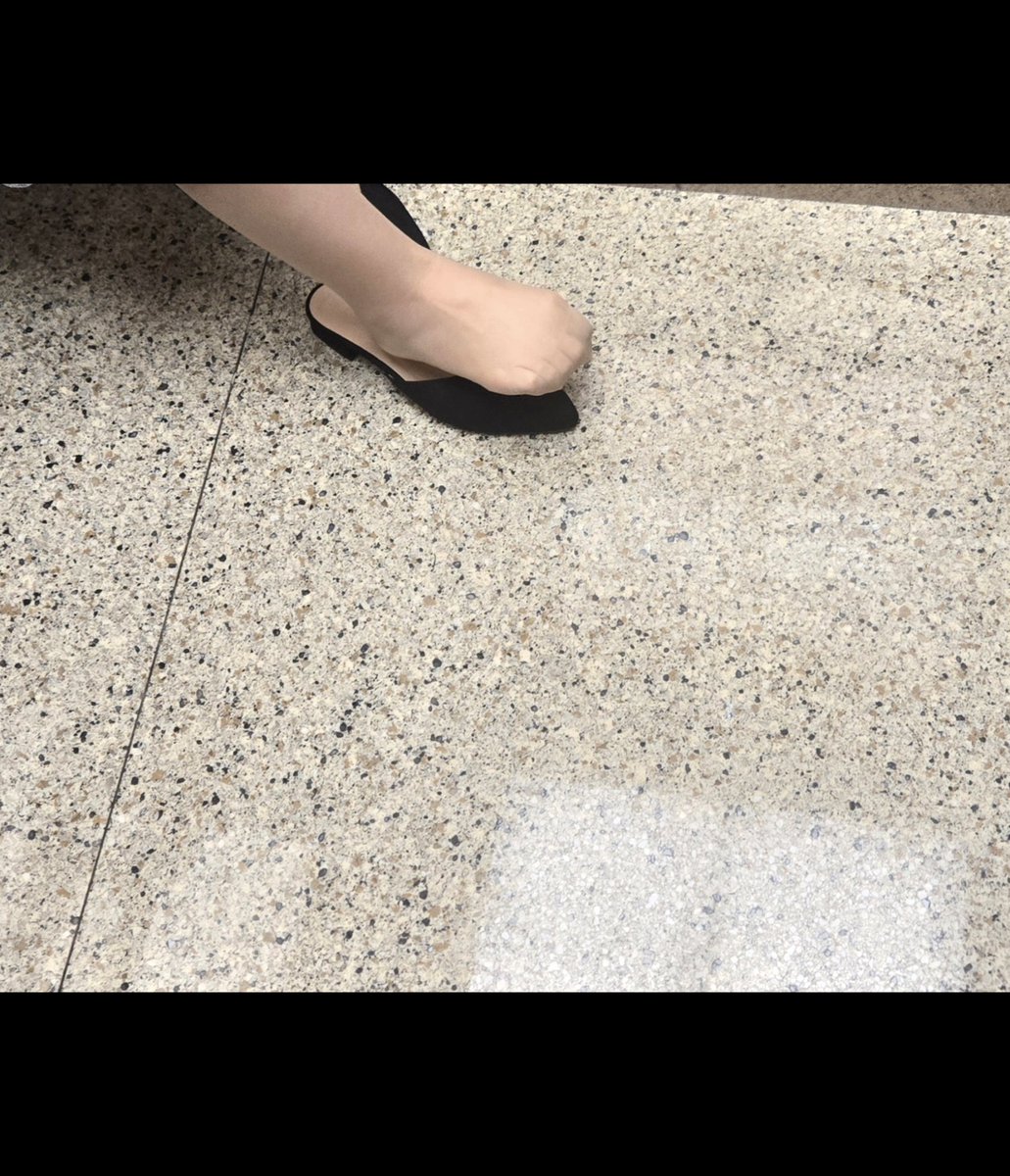 스타킹 신은 와이프의 일상 tweet media