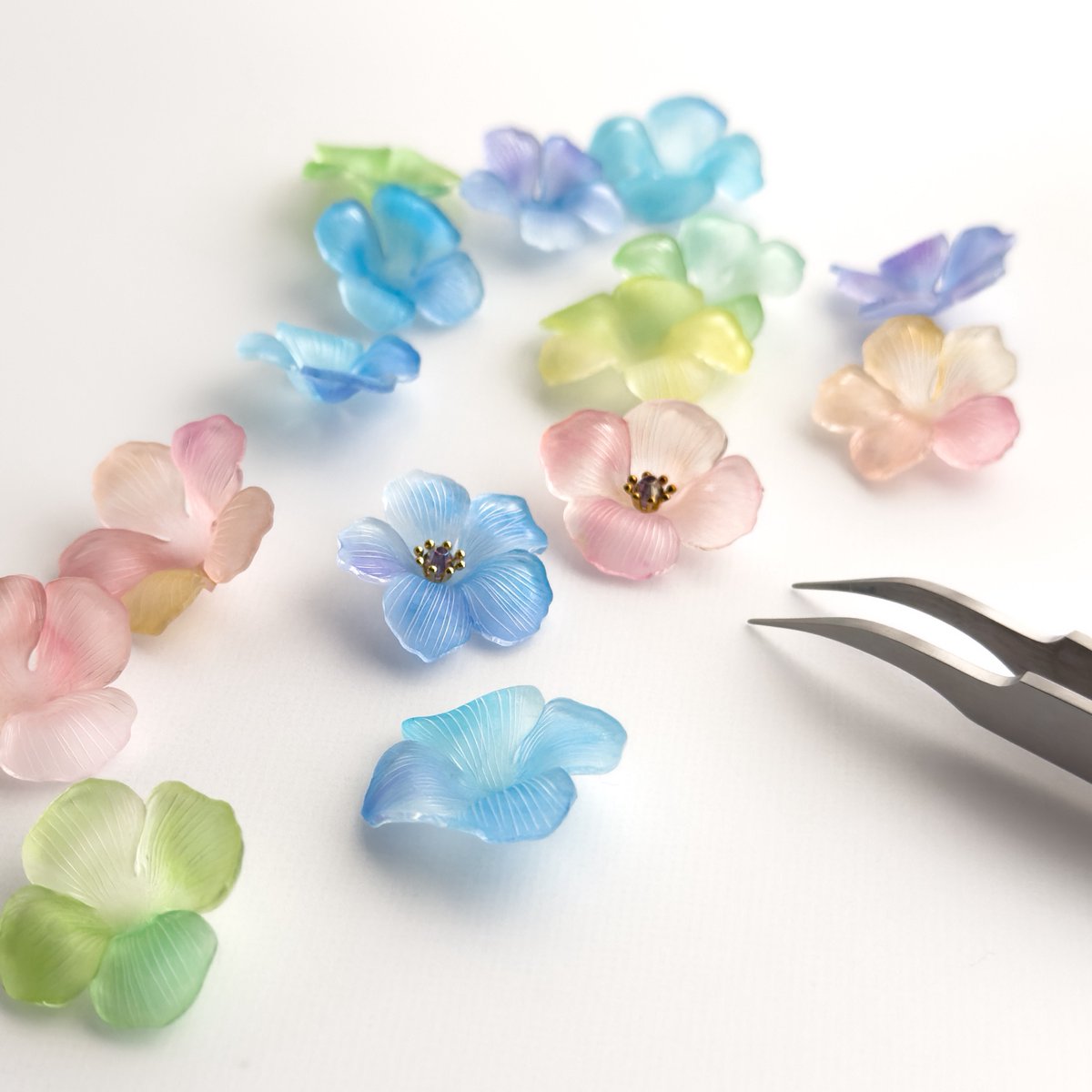 #プラバン博

日本ホビーショーでワークショップを開催します🌸

大好きな2つの色でころんとかわいいお花を作りませんか？

ぜひ気軽にお問い合わせください✍️