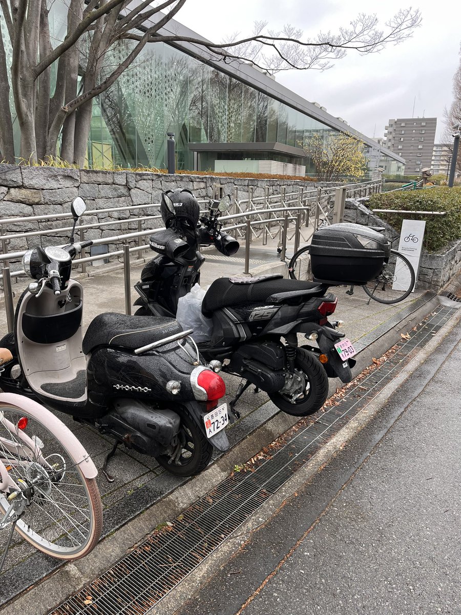 Affechinko's tweet photo. お前らは自転車じゃ無いぞ！！
#東京都現代美術館 https://t.co/A6q6vFiLQP