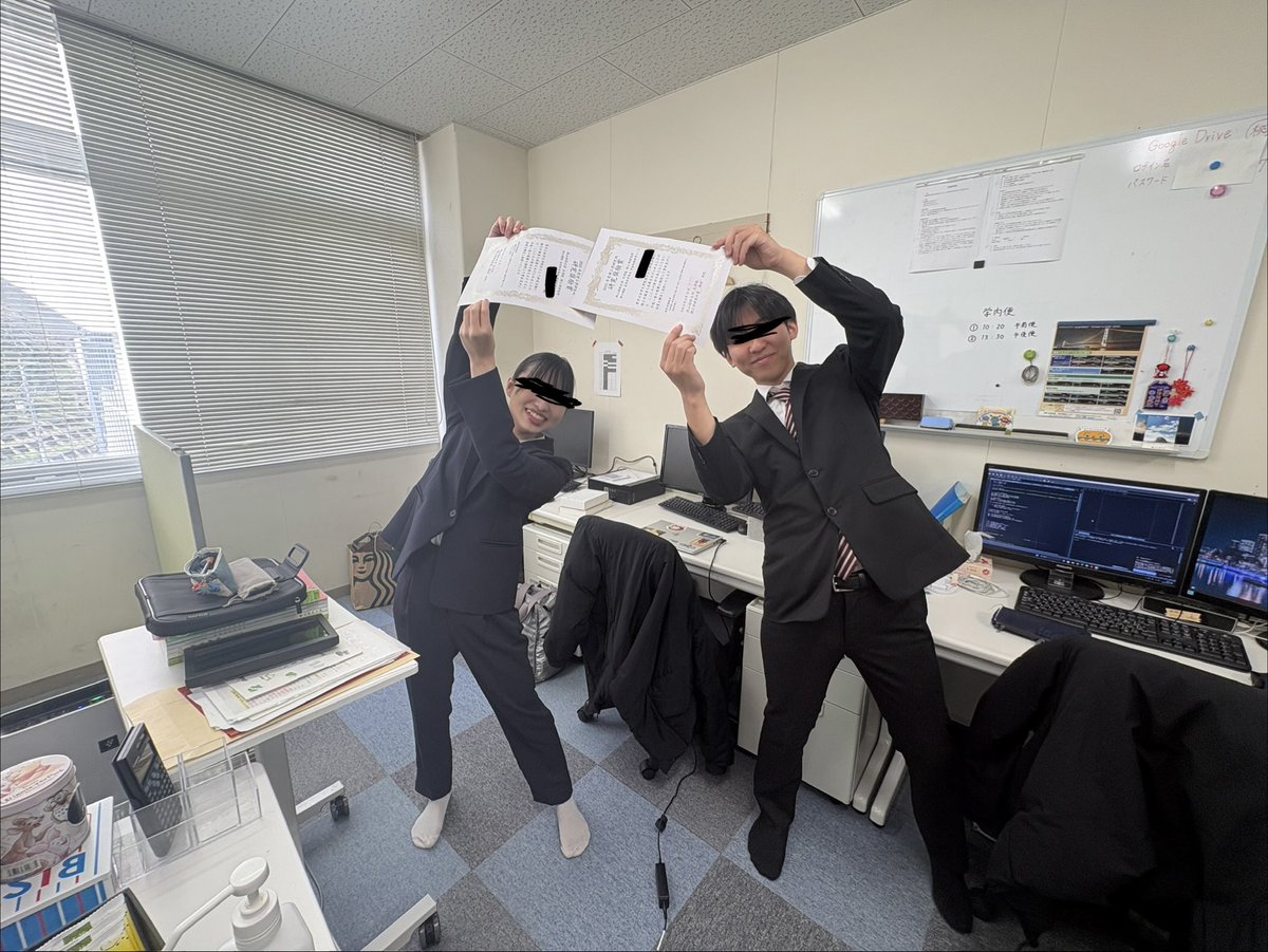 OhashiOUS's tweet photo. 大学院生への研究奨励賞の授与式がありました。
大橋研究室からは、大学院生2名が受賞しました。
2年間ほんとうに沢山の業績を上げてくれました。おめでとう‼️ https://t.co/0WbfVFEEPc
