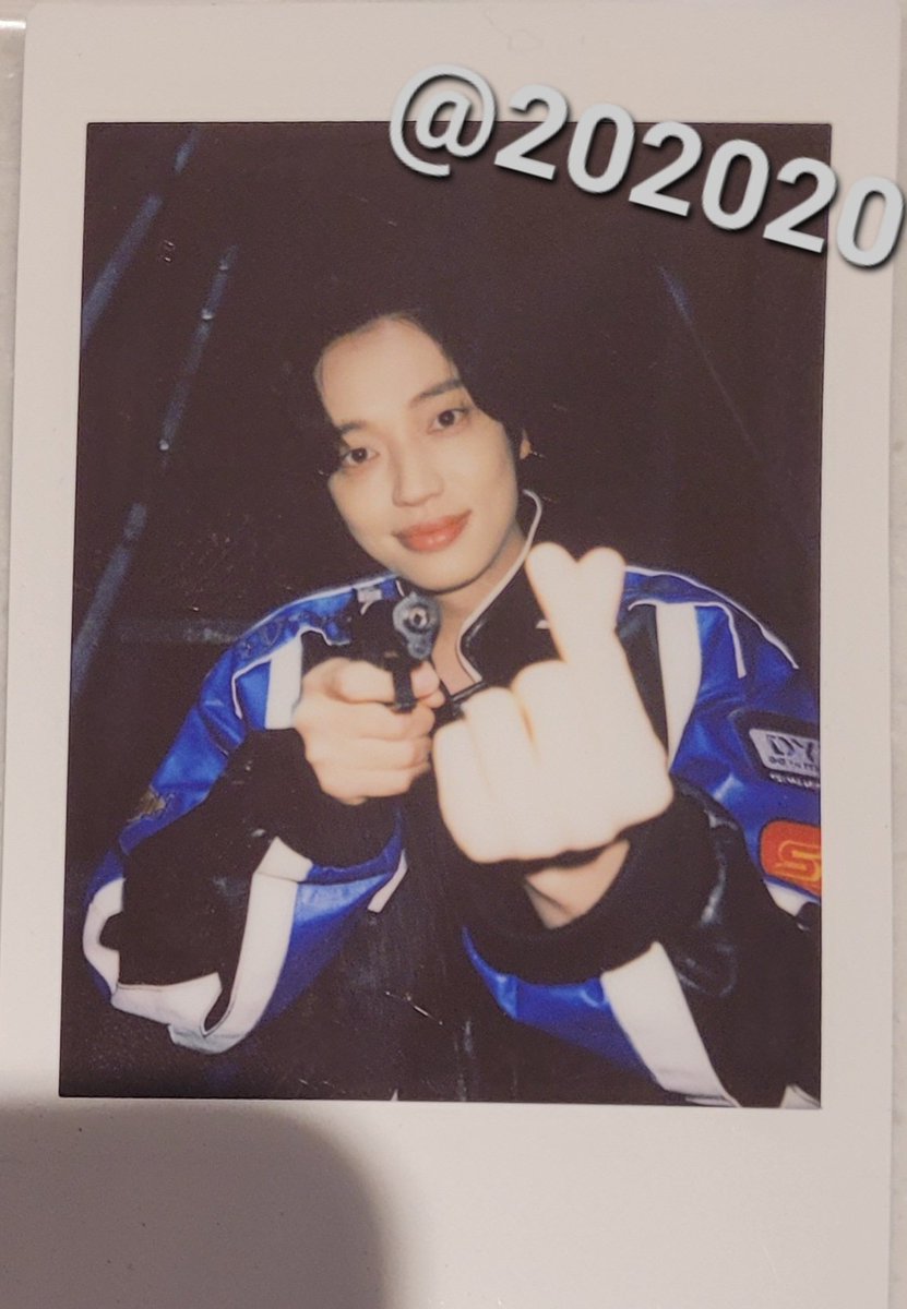 260310 은밀하게 위대하게
폴라 뽑을 수 있는 첫날!

내가먼저 뽑을끼야!!

쿨하게 뽑았습니다 녤해랑 #니엘

손들어!🔫 나의 하트를 받아랏❤️ 이런
아이돌과 간첩을 다 잡은 포즈