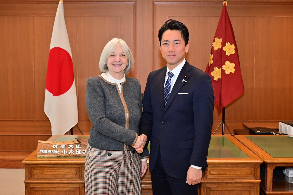 ModJapan_en's tweet photo. On Mar 10, DM Koizumi received a courtesy call from French Ambassador to Japan. He welcomed France’s presence in the Indo-Pacific region🌎 They shared the view that security in Euro-Atlantic and Indo-Pacific is inseparable and agreed to deepen 🇯🇵🇫🇷 defense cooperation🤝 https://t.co/M4HabRKGLi