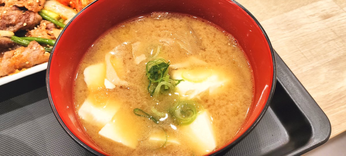 yutachan6's tweet photo. 松屋プルコギ定食並豚汁変更1000円ジャスト✨
オープン日はメニューから見つけれなかったけど
今度はちゃんと定食メニューにあった🙌
松のや含めて定食色々選び放題で最高です👍
豚汁もお豆腐たっぷりで具も豊富でおいしかった😋
次は松のやの定食メニュー食べるゾ🎶 https://t.co/JrqMdMA6Vj