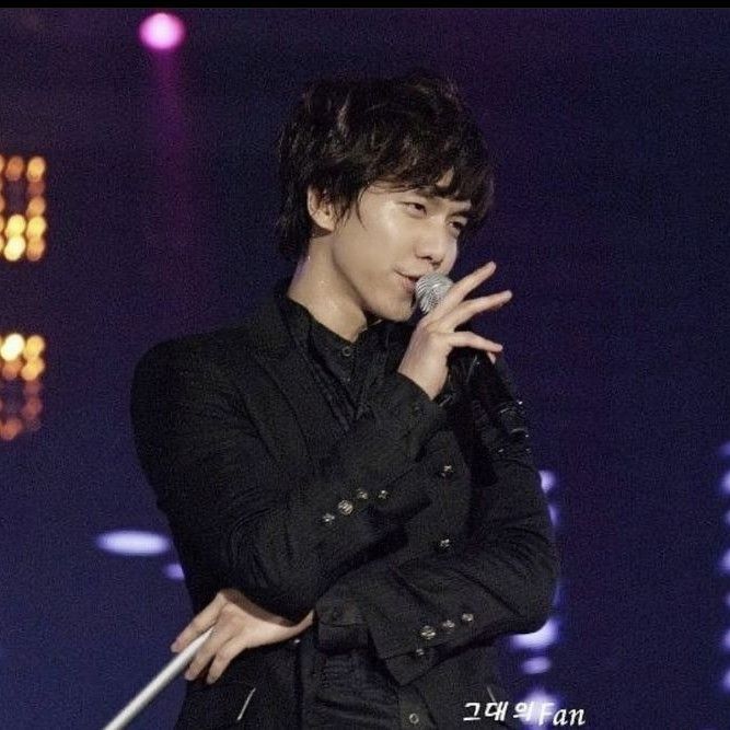 This picture simply is the definition of 'sexy without trying' 🥵🫠 ... and yes i'm pretty sure he didn't try coz this pogi baby here probably didn't even know what sexy meant back then 😂😘

#LEESEUNGGI #이승기