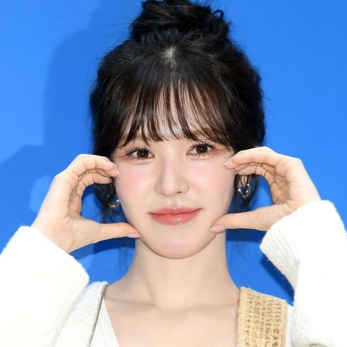 tenasia_'s tweet photo. [#TenChart📋] 
"Which female K-pop artist would you like to share an umbrella with during a spring rain?" ☔💞

🥇 Wendy(Red Velvet)

🥈 Yuri(Girls' Generation)

🥉 Carmen(Hearts2Hearts)

#Tenasia #FanVote #KPop 

🗞️https://t.co/pIeSAnGSQQ https://t.co/0vlxl5ZVTy