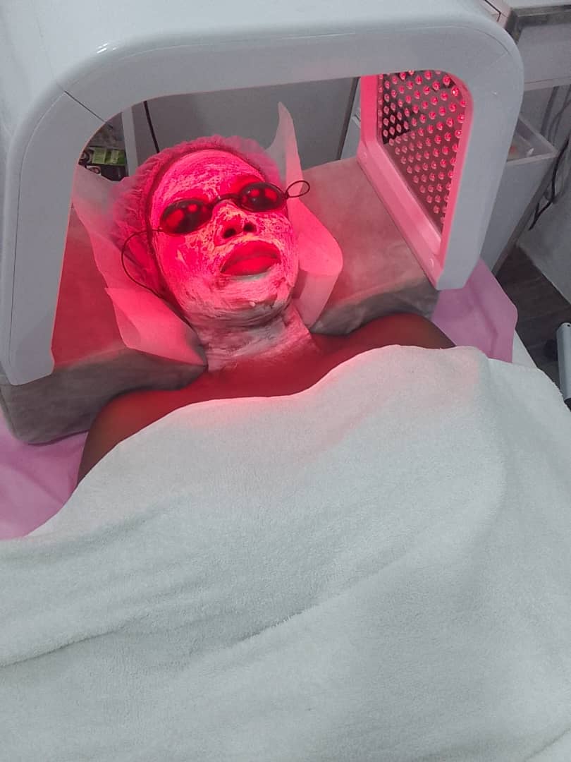 JulieBeautySpa's tweet photo. ✨ LED Light Therapy ✨
Rejuvenate your skin with our non-invasive LED Light Therapy! Perfect for acne, wrinkles, dark spots, and dull skin. Safe, painless, and highly effective.

Book your glow session today at Julie Beauty Clinic 💡💆‍♀️
📍20 Irewole Street, Opebi Ikeja, Lagos
📞 https://t.co/6Nf8C5ZGVy