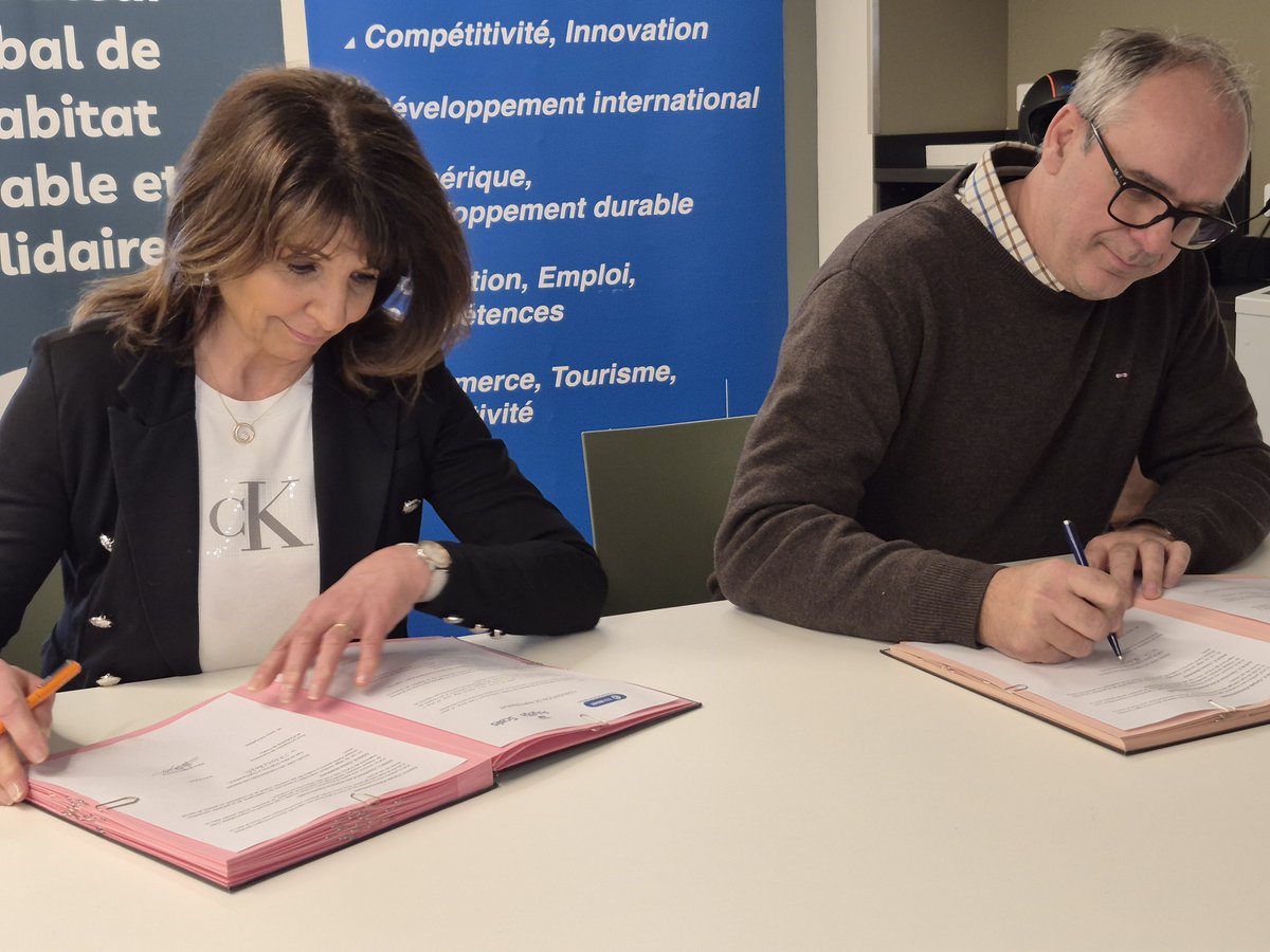 cci_indre's tweet photo. Pour le @CampusCentre36, le bien-être des alternants est une priorié. La preuve, avec le partenariat renouvelé avec Scalis-Polylogis pour faciliter leur installation dans un logement non loin de leur lieu d'étude ou de travail.

#aideaulogement 
@ccifrance @CCI_CentreVdL https://t.co/YE7CKJdJYD