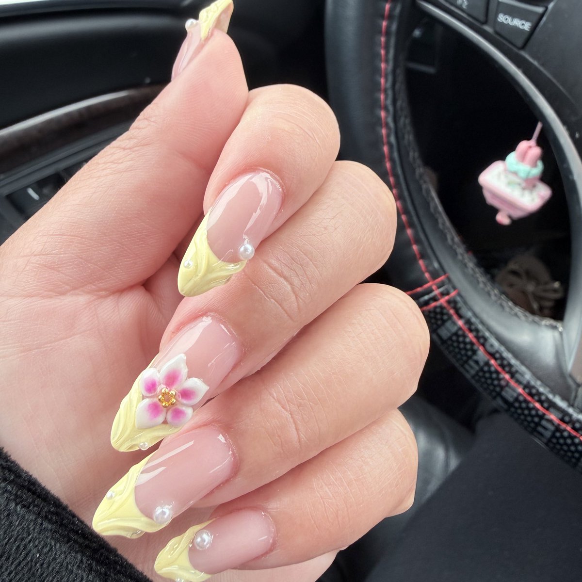 arisamkm's tweet photo. As long as my nails are done and I get fed sushi💅💗💖🌸🍣 https://t.co/tTXy4fASib