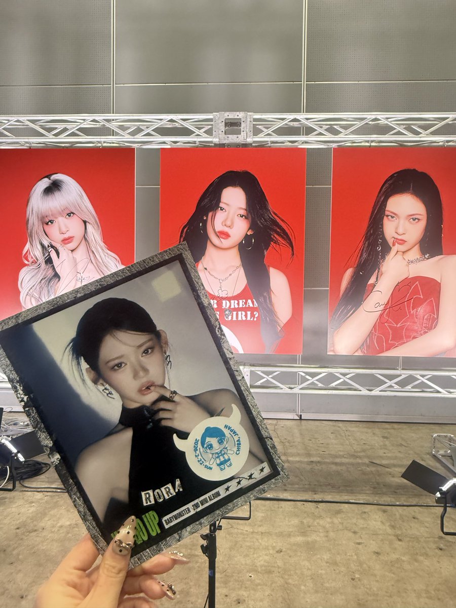 KINGJIHOON3's tweet photo. 今更だけど今回もしっかりろらちゃんとお話しできた〜🎶
ろらちゃんだけ見るね💞ろらちゃんのおすすめはすき焼き〜🍖💫 https://t.co/hdF5elPZyQ