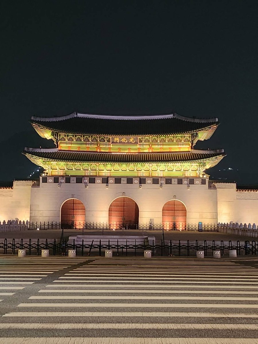 anna_ryoma's tweet photo. 景福宮から光化門。当日は出勤電車内で観ることになるけど、景福宮含めここからの光景を目に焼き付けて来ました。
バンタンメンバー、観覧される方々、関係者の方々の安全と公演の成功を願っています🍀

2026.03.21.
#BTS #방탄소년단 #BTS_ARIRANG
#BTSLiveonNetflix https://t.co/6LcuffLVWW