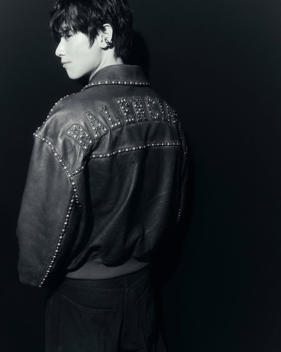 juyeon on photographer gunn kochapanya’s instagram 📸

JUYEON FOR BALENCIAGA PFW
#JUYEONxBalenciaga
#JUYEON #주연 #더보이즈