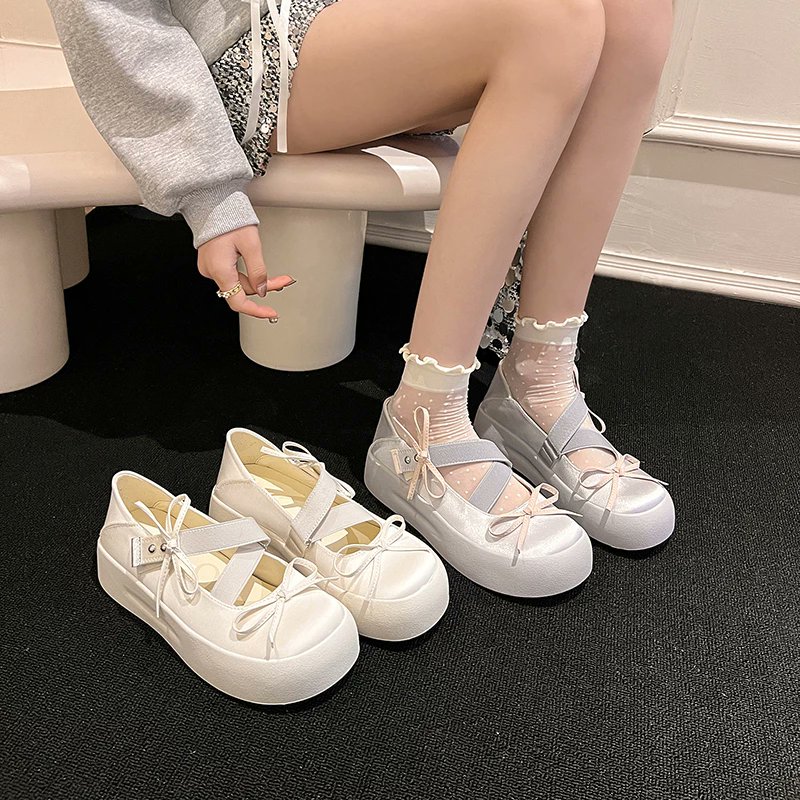 firaainii's tweet photo. Ini cocok banget buat kalian yang suka sepatu-sepatu gemes dan cantik 

-a thread https://t.co/dGhiemMiDt