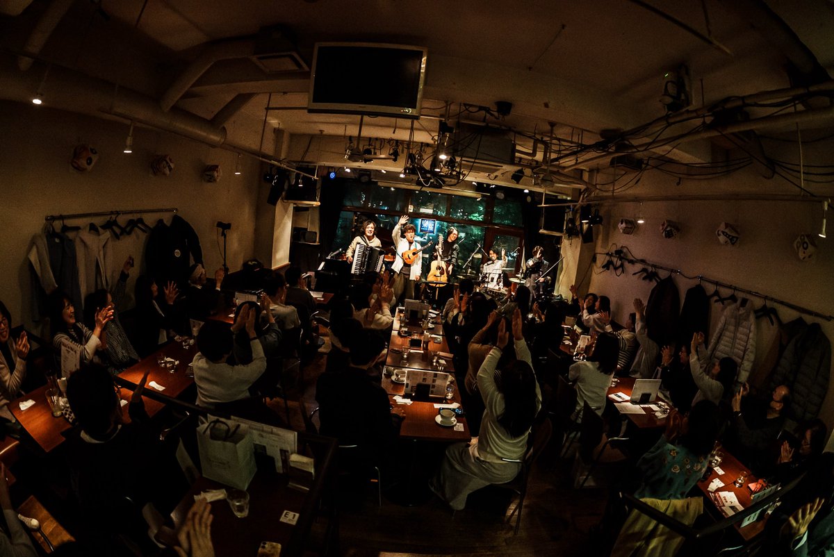 昨晩はGROOVEDGE × KYASツーマンライブ ご来場ありがとうございました！
5人の音の化学反応楽しんで頂けましたでしょうか？またコラボの機会を是非お楽しみにしていてください！
📷ライブフォト・岡田久輝さん<a href="/hisateru_okd/">岡田 久輝</a> 
さて次回グルーベッジライブは5/18野毛ウッフです！詳細改めて！