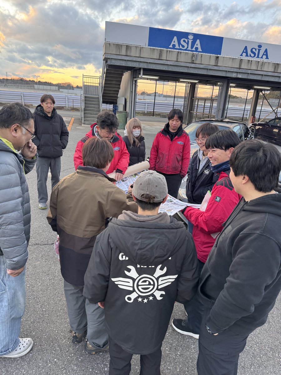 garage_rKoide's tweet photo. 本当WINMANSATTACKに
ご参加いただきました皆さま
ありがとうございました
次回からはステップアップし
より参加者様に楽しんでもらえるよう
スタッフみんなで頑張りますので
今後ともよろしくお願いします。

そして　ありがとう原田部長

#WINMANSATTACK
#筑波サーキット https://t.co/TfkhwglZ0U