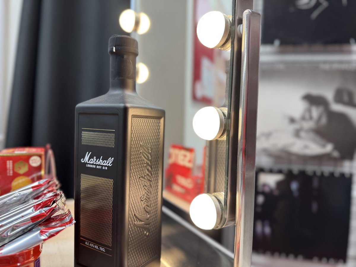 ampupjp's tweet image. 鏡越しに目が合うMarshallのボトル。イイ音鳴らしてくれそう🎸
Spot the Marshall bottle in the mirror. What do you sounds like? 

#AMPUP #marshal #マーシャル