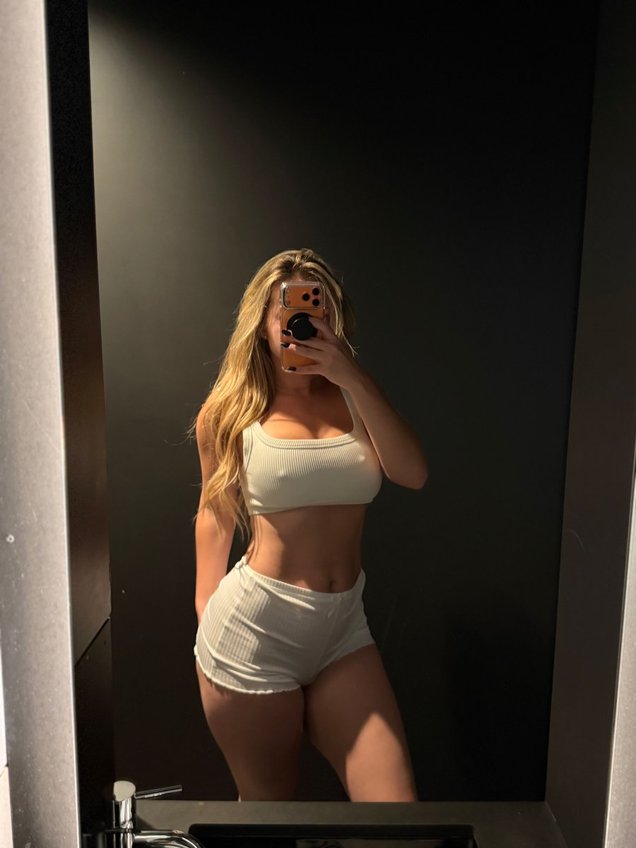 Midwest Emma🌹 tweet media