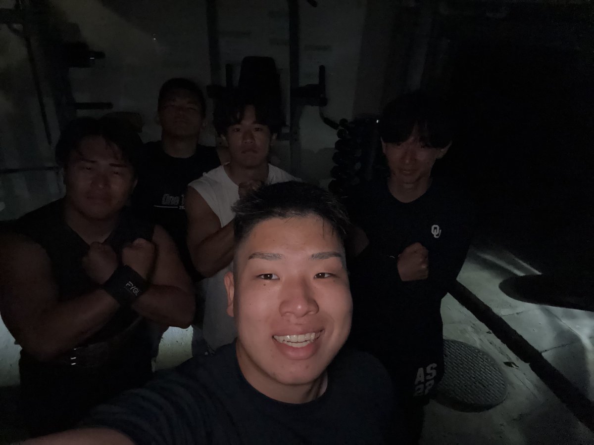 TRIDENTS_LB51's tweet photo. 最高の仲間と本気でアメフトして、一緒に筋トレして、オフの日は遊んで、阪大アメフト部に入部して最高に充実した大学人生を送っている者です！

TRIDENTSは家族みたいな仲間と出会える最高の部活です！新入生の皆さん、新歓に来てアメフト部の雰囲気感じてみませんか😆

#春から阪大 #大阪大学 https://t.co/CXmy6sOhGO