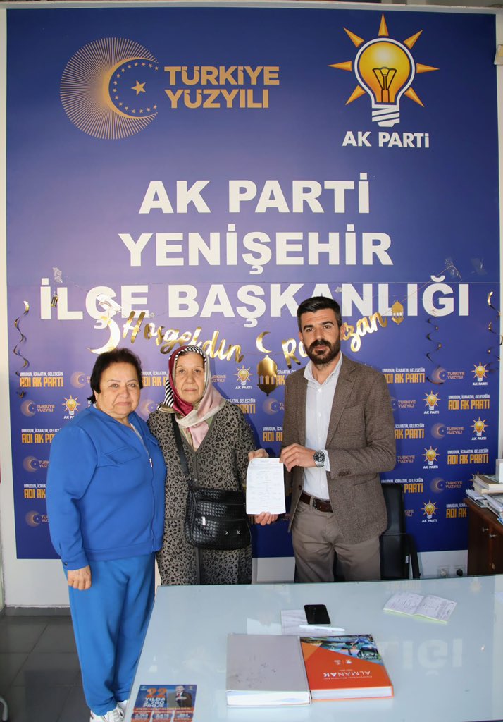 akyenisehirilce's tweet photo. 📍AK Parti Yenişehir ilçe Başkanlığı

🇹🇷 "Biz birlikte büyük ve güçlü bir aileyiz."

AK Parti ailemiz her geçen gün daha da büyüyor. Aramıza katılan yeni üyemiz Sn . Nebiha Erdoğan'a hoş geldiniz diyor, hayırlı olsun dileklerimizi iletiyoruz

#AKpartiyenişehir
#Mersin #Yenişehir
#BirlikteDahaGüçlüyüz