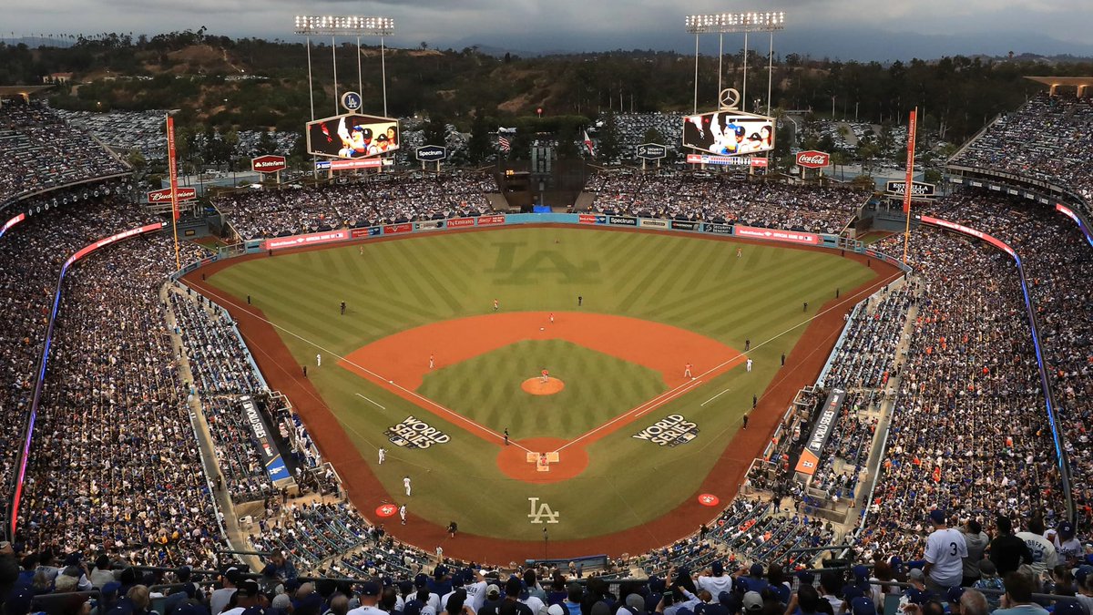 Comm_RE_LA's tweet photo. Throw your birthday party at Dodger Stadium. Maybe I will. 😂 https://t.co/WJFgkv9264