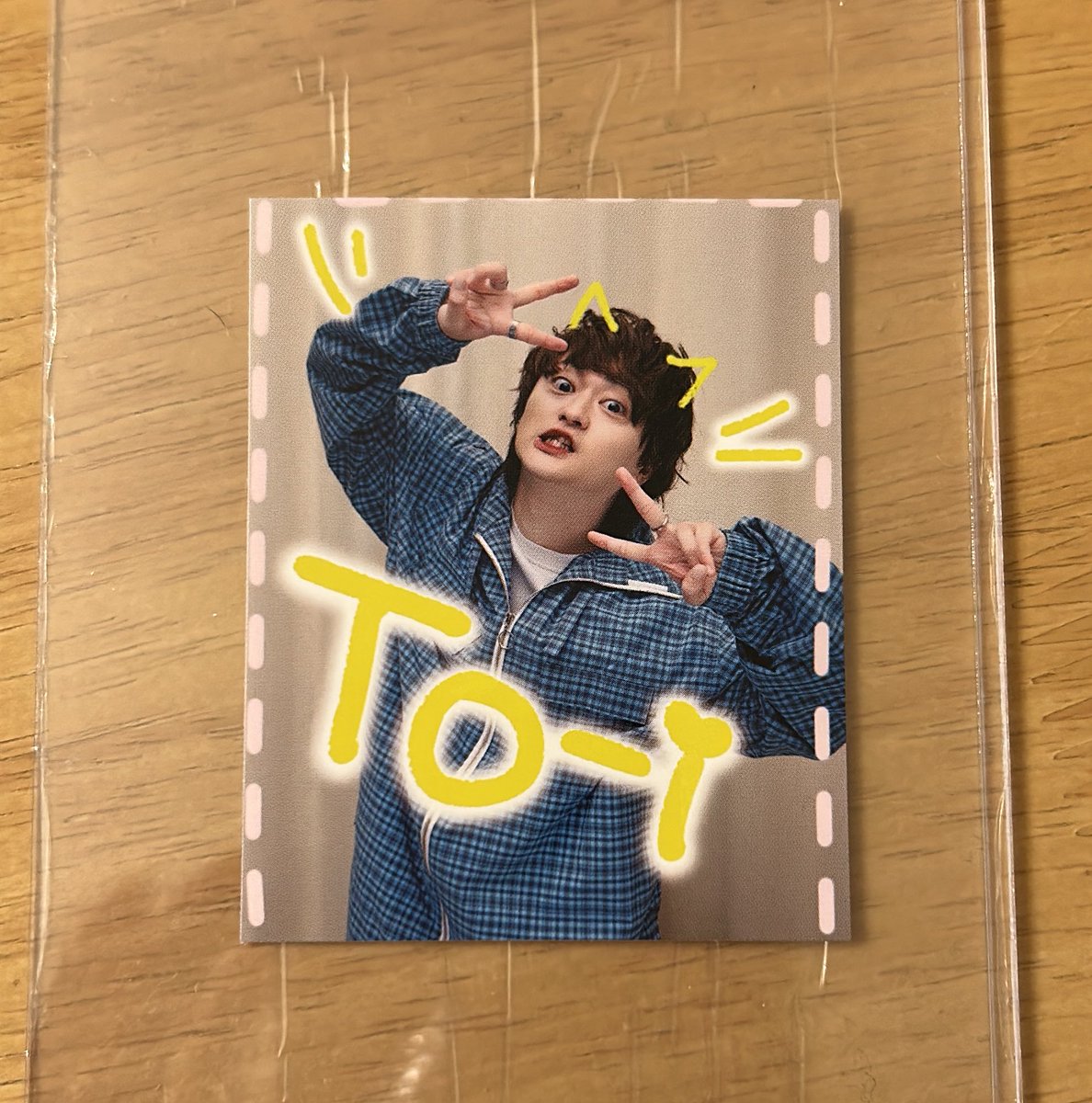 10205_ms's tweet photo. @t_toy15 はじめまして、こんばんは。検索よりお声かけありがとうございます。
時間が経ってしまっているため、少し保存状態が悪いかもしれないのですがよろしければ交換頂きたいです！
匠海&amp;昌暉のものになりますでしょうか…？可能であればお写真頂けますと幸いです。
よろしくお願いいたします。 https://t.co/sif8ja8cCd