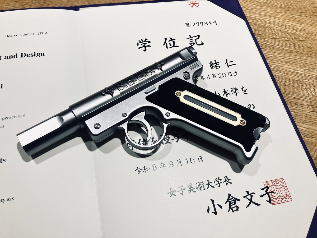Nougoku_uni's tweet photo. 本日、女子美術大学を卒業しました

これからも自分らしく進んでいきます

ご指導くださった先生方、同級生、家族、応援してくれた全ての人に感謝です https://t.co/Ad3V8JFKK3