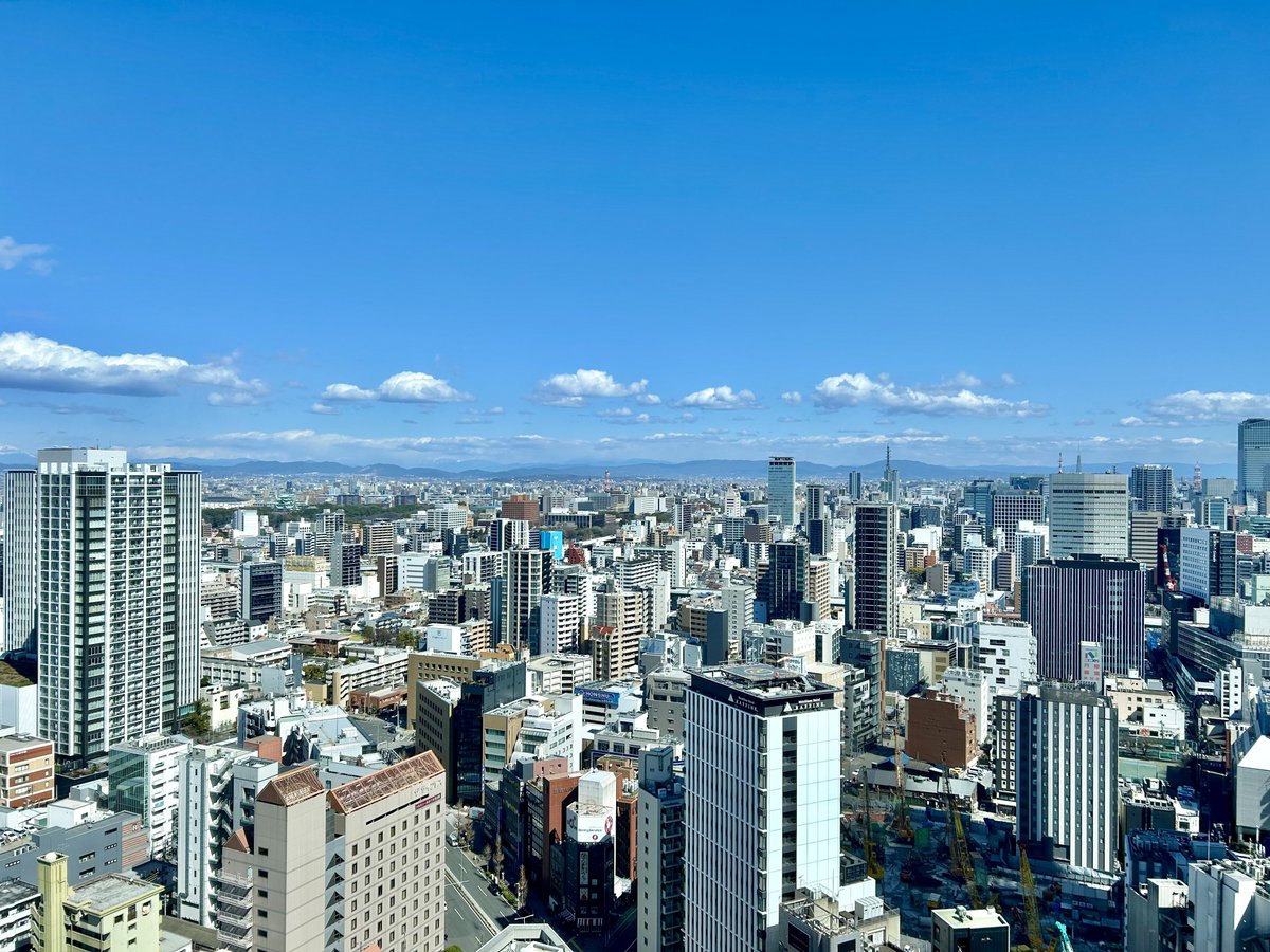 kato_shacho's tweet image. 【Today's Office in Nagoya】
名古屋駅前のシンボルタワーのひとつである地上40階建ての「JPタワー名古屋」21階にあるSPACESが今日の職場。バーカウンターを備え、名古屋周辺を広く見渡せる開放感のある共有ラウンジスペースは圧巻。名古屋駅直結でアクセスも抜群。

#Regus #SPACES #JPタワー名古屋