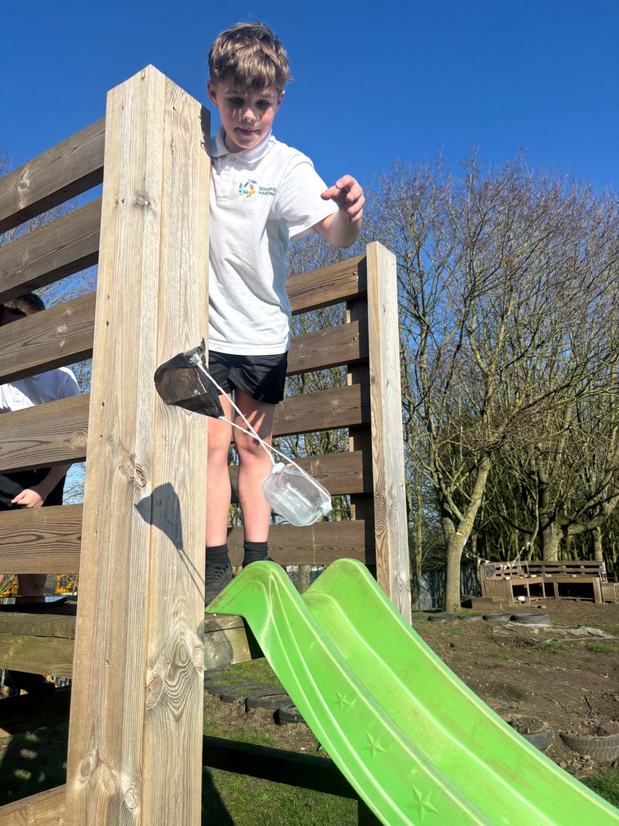 SedgefieldHardw's tweet image. Inspired by the incredible work of NASA, Year 5 finished their forces and materials unit last week by exploring air resistance, material suitability and fair testing as they engineered parachutes built for success! Well done, Year 5 — future aerospace engineers in the making! 🚀