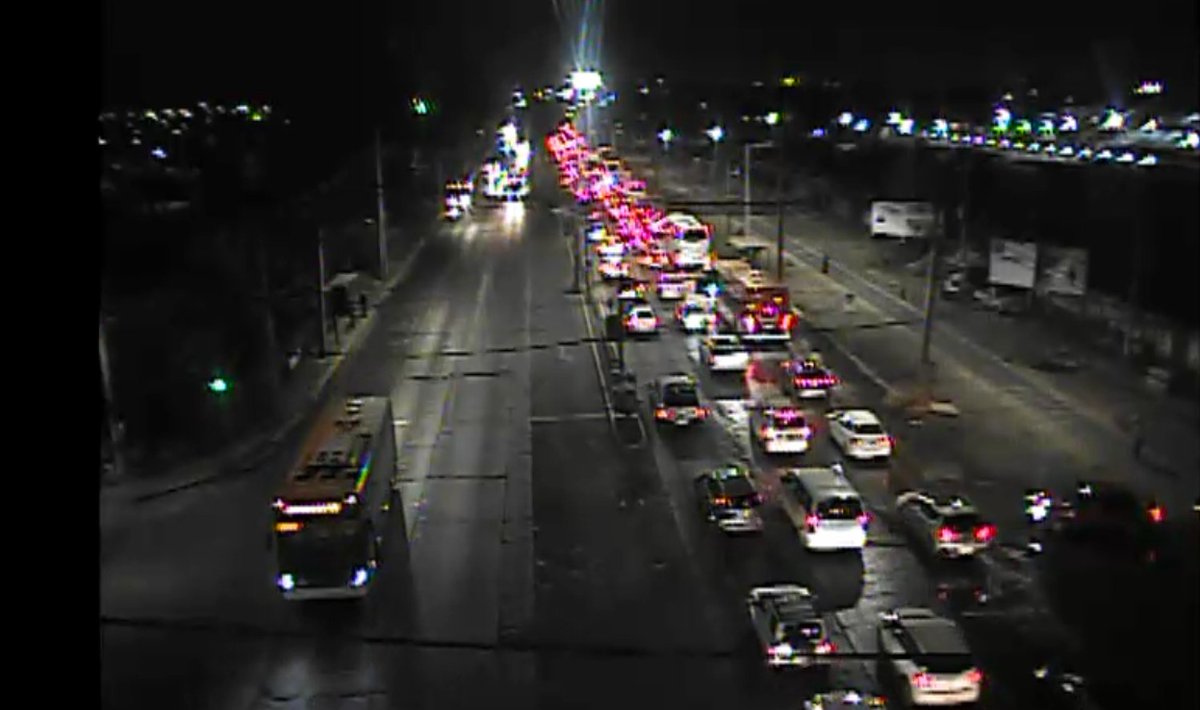 TTISantiago's tweet photo. Ahora (06:20) tránsito lento en Camino Melipilla al oriente entre sector Ciudad Sattélite y sector empresa Nestlé, debido a semáforo peatonal con falla fuera del control de UOCT. Considere tiempo extra en el desplazamiento #Maipú https://t.co/Qj1YDQIZNf