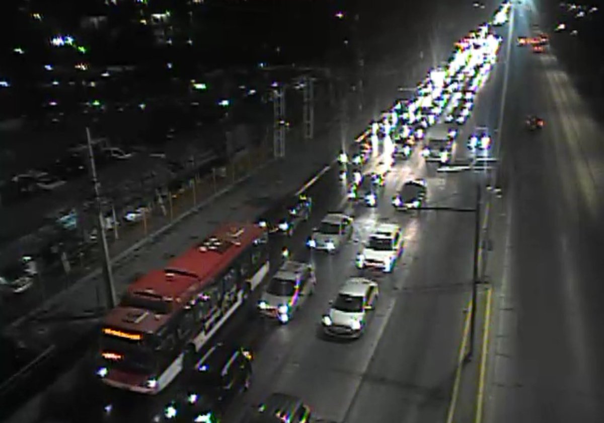 TTISantiago's tweet photo. Ahora (06:20) tránsito lento en Camino Melipilla al oriente entre sector Ciudad Sattélite y sector empresa Nestlé, debido a semáforo peatonal con falla fuera del control de UOCT. Considere tiempo extra en el desplazamiento #Maipú https://t.co/Qj1YDQIZNf